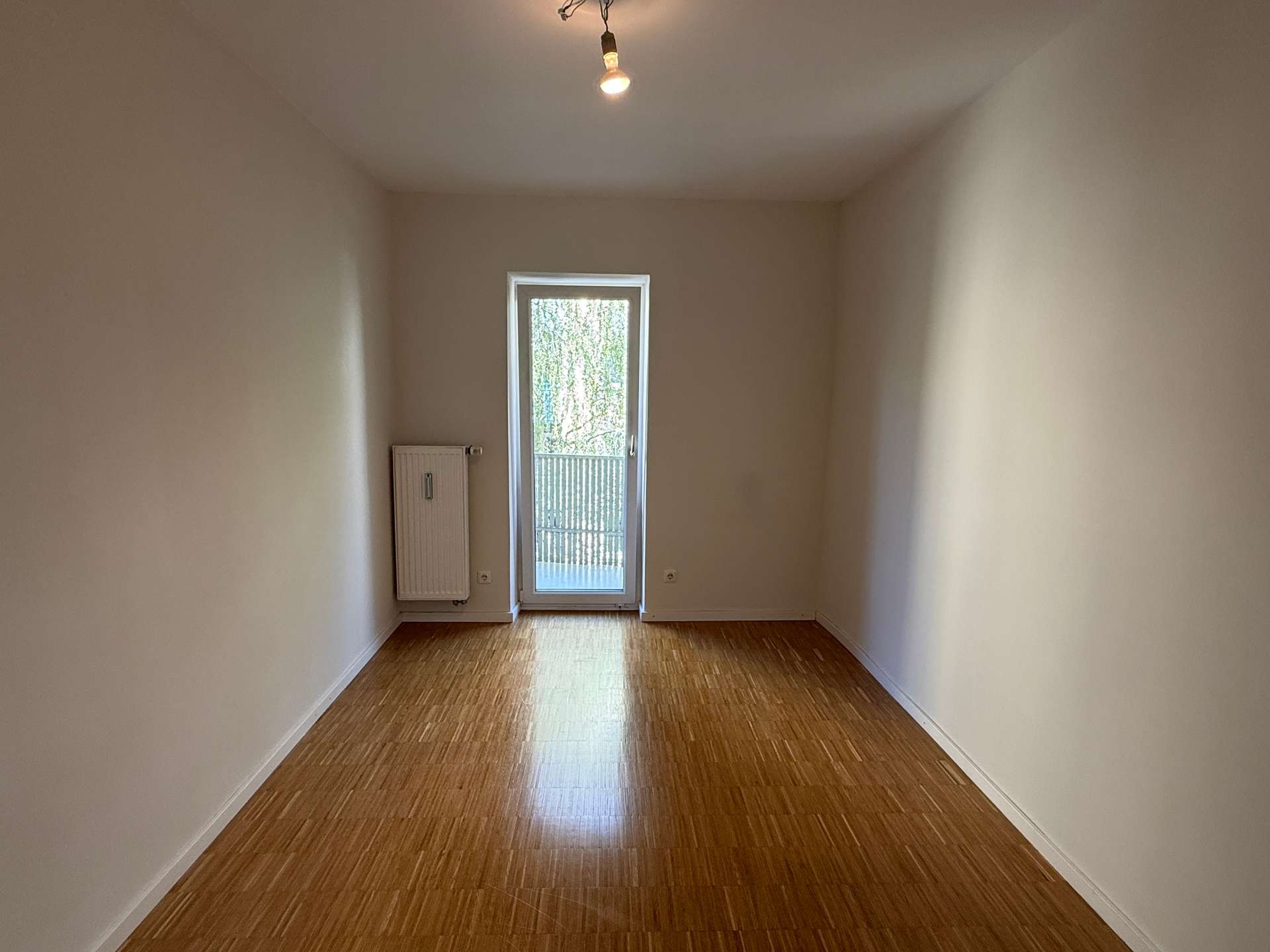 Schlafzimmer mit Balkon