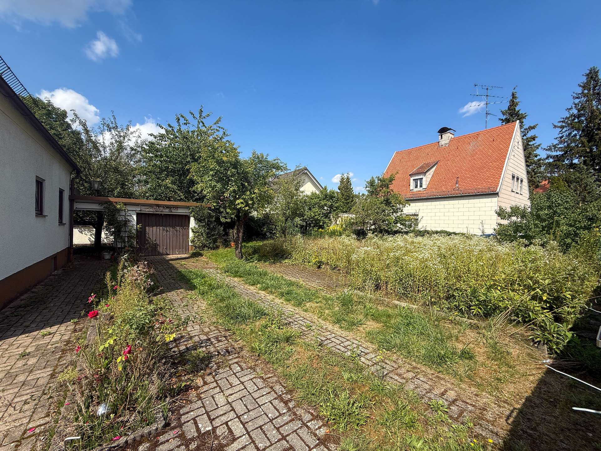 Grundstück mit Garagenbestand