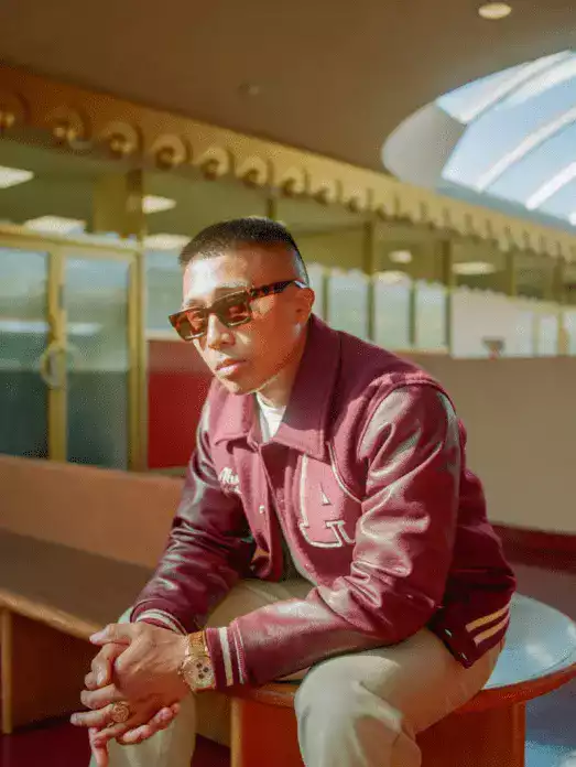 Un créateur de mode streetwear