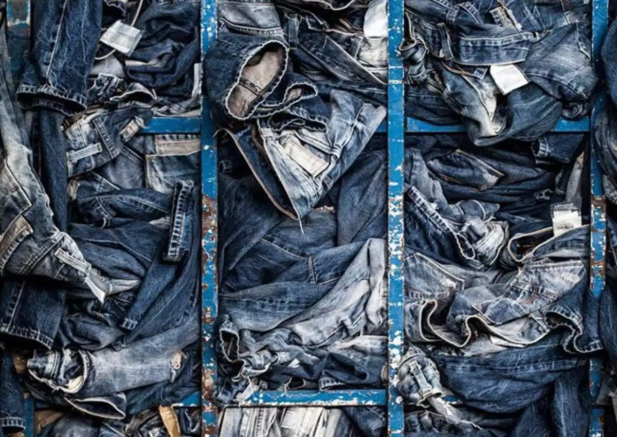 Des jeans bleus identiques