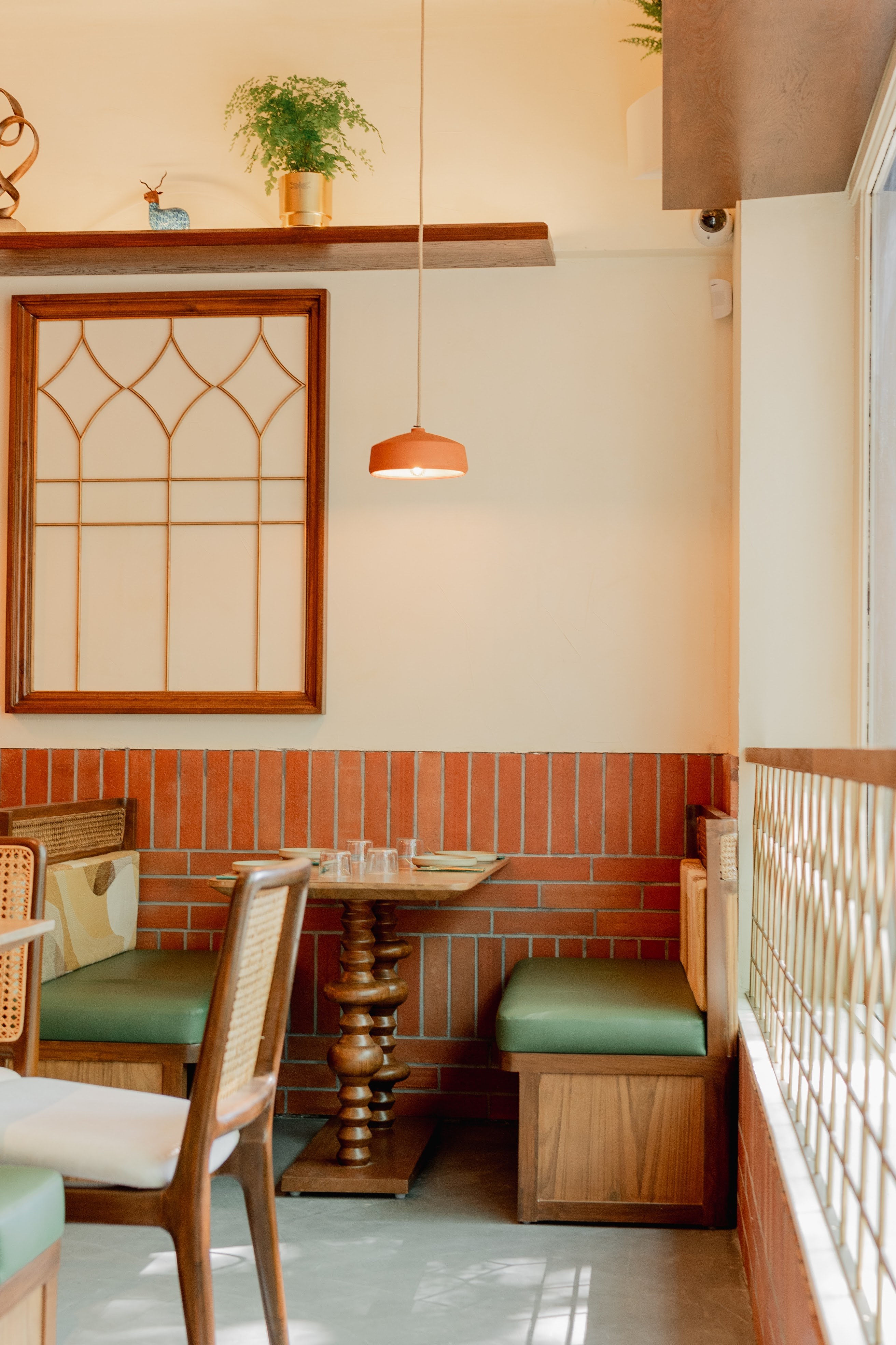 Dining room at Miri Mary in De Pijp, Amsterdam