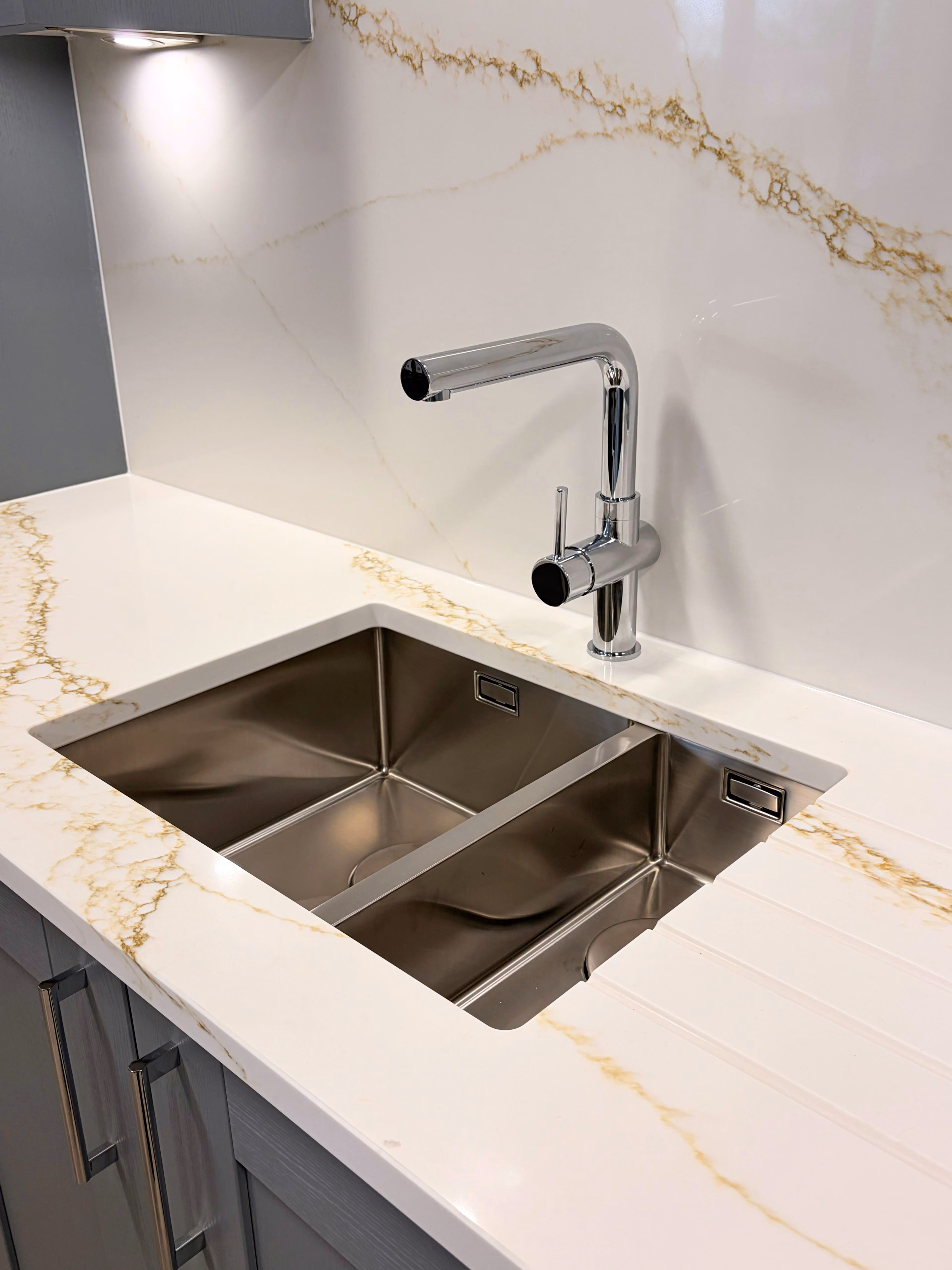 Flusso Collection kitchen sink and tap lifestyle image
