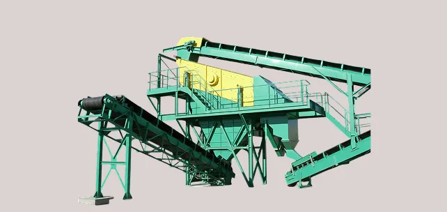 Grand système de convoyage industriel vert avec des machines jaunes isolé sur un fond clair.