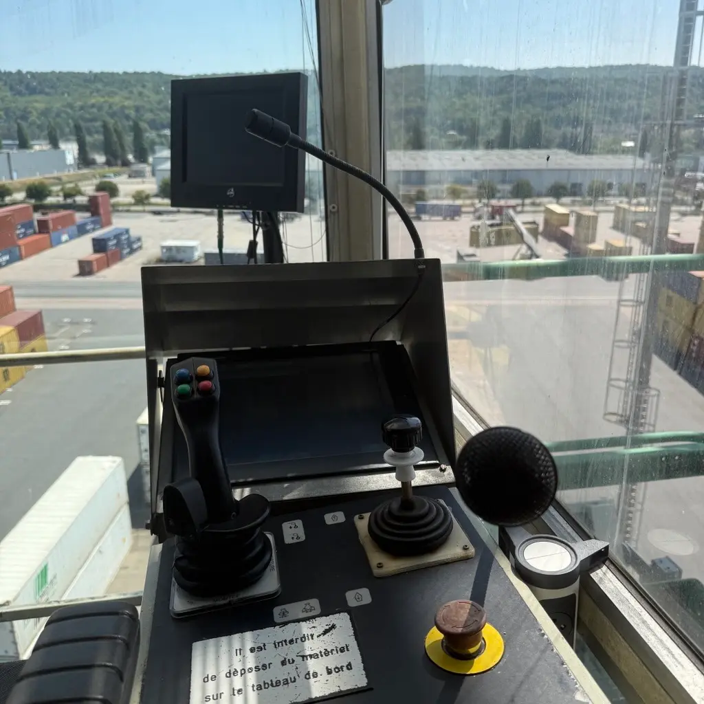 Centre de commandes d'une grue de levage