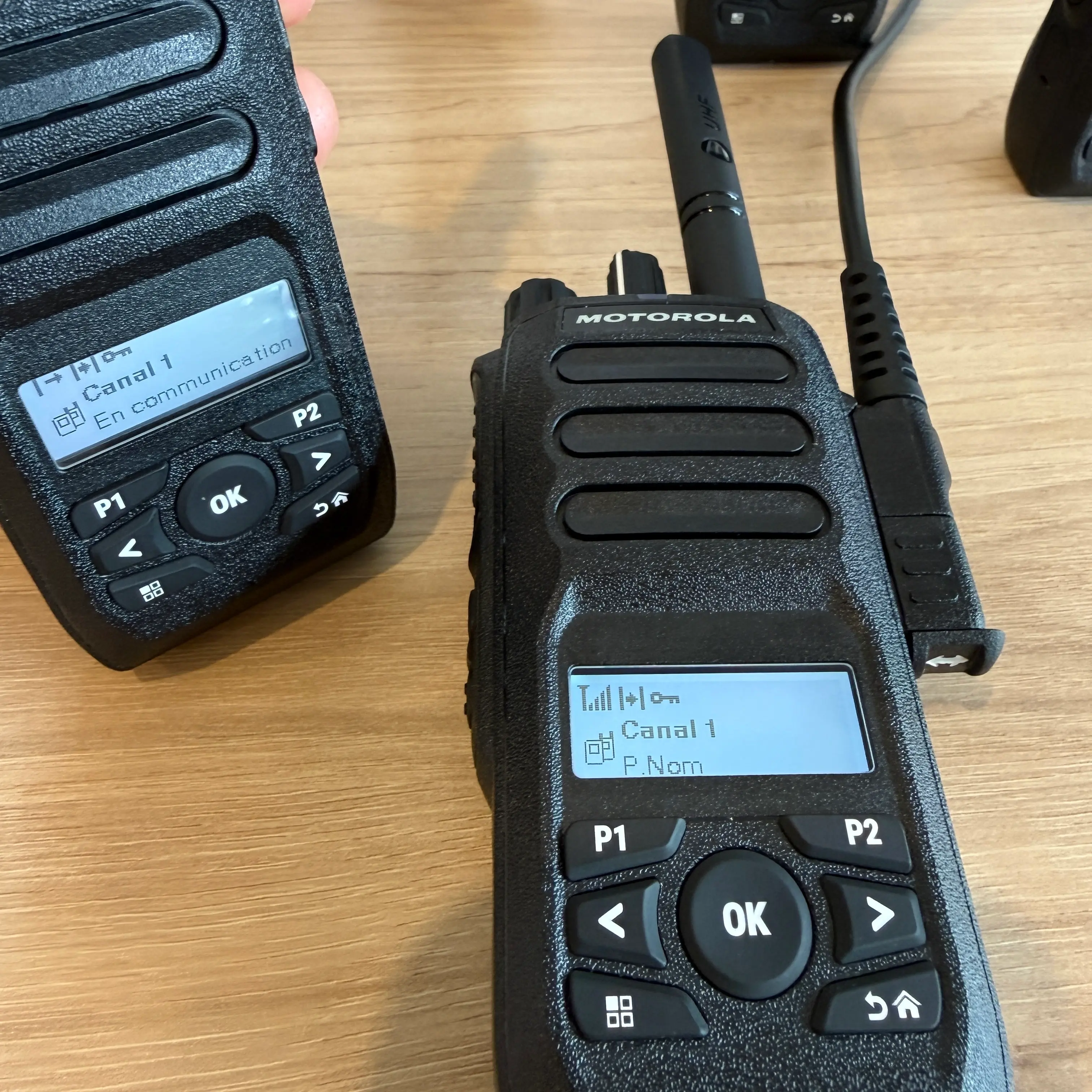 Talkie-walkie Motorola R5 - affichage de qui communique sur le canal