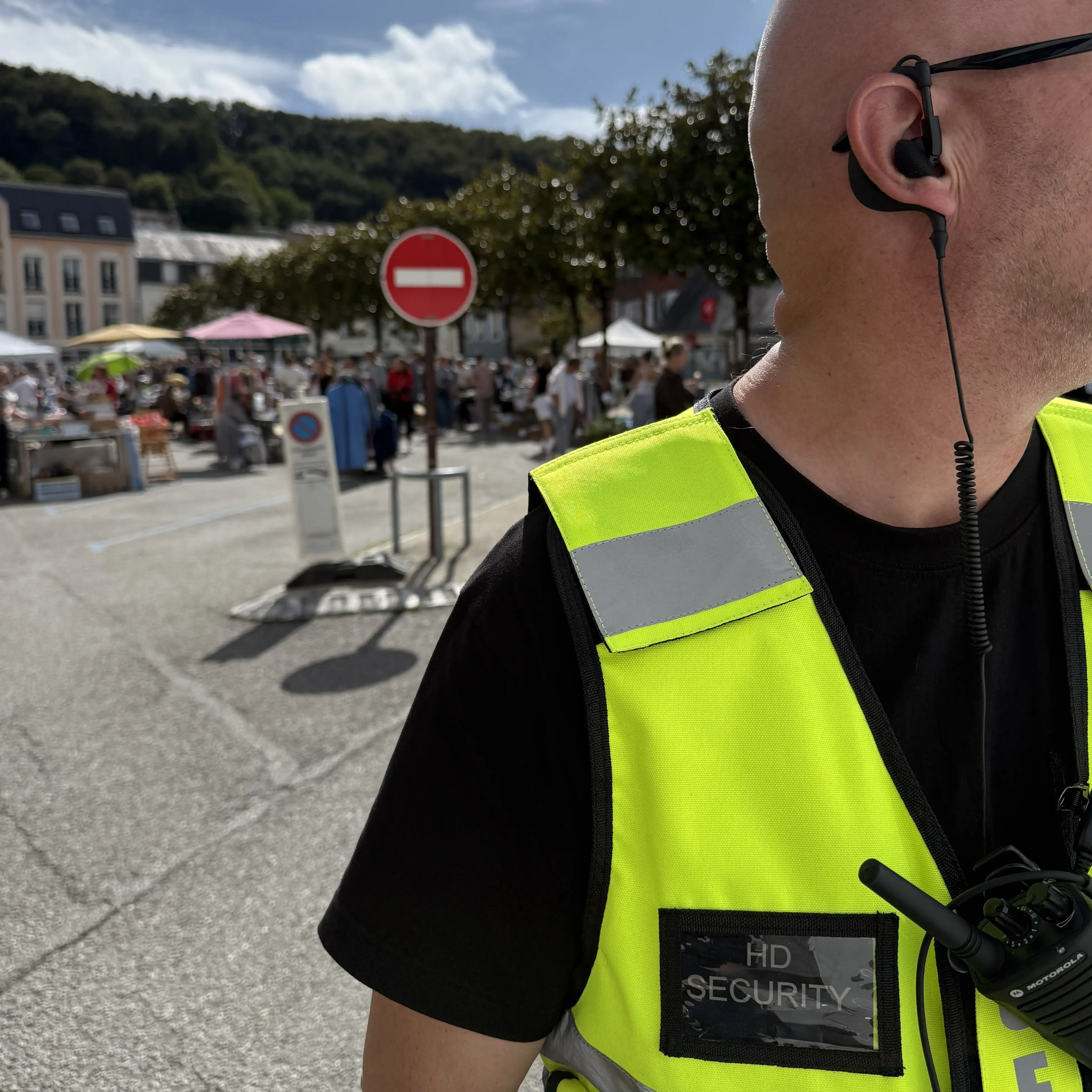 Oreillette pour talkie-walkie sur un agent de sécurité