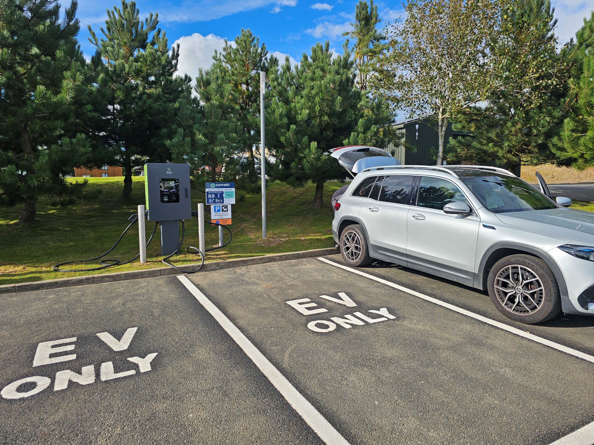 A Step-by-Step Guide to Installing EV Charging Stations at Your Hotel