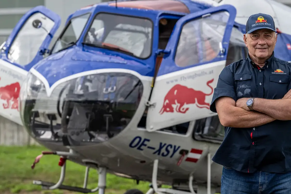 Siegfried ‚Blacky‘ Schwarz, Hubschrauber-Freestyle Weltmeister und ehemaliger Chefpilot bei The Flying Bulls