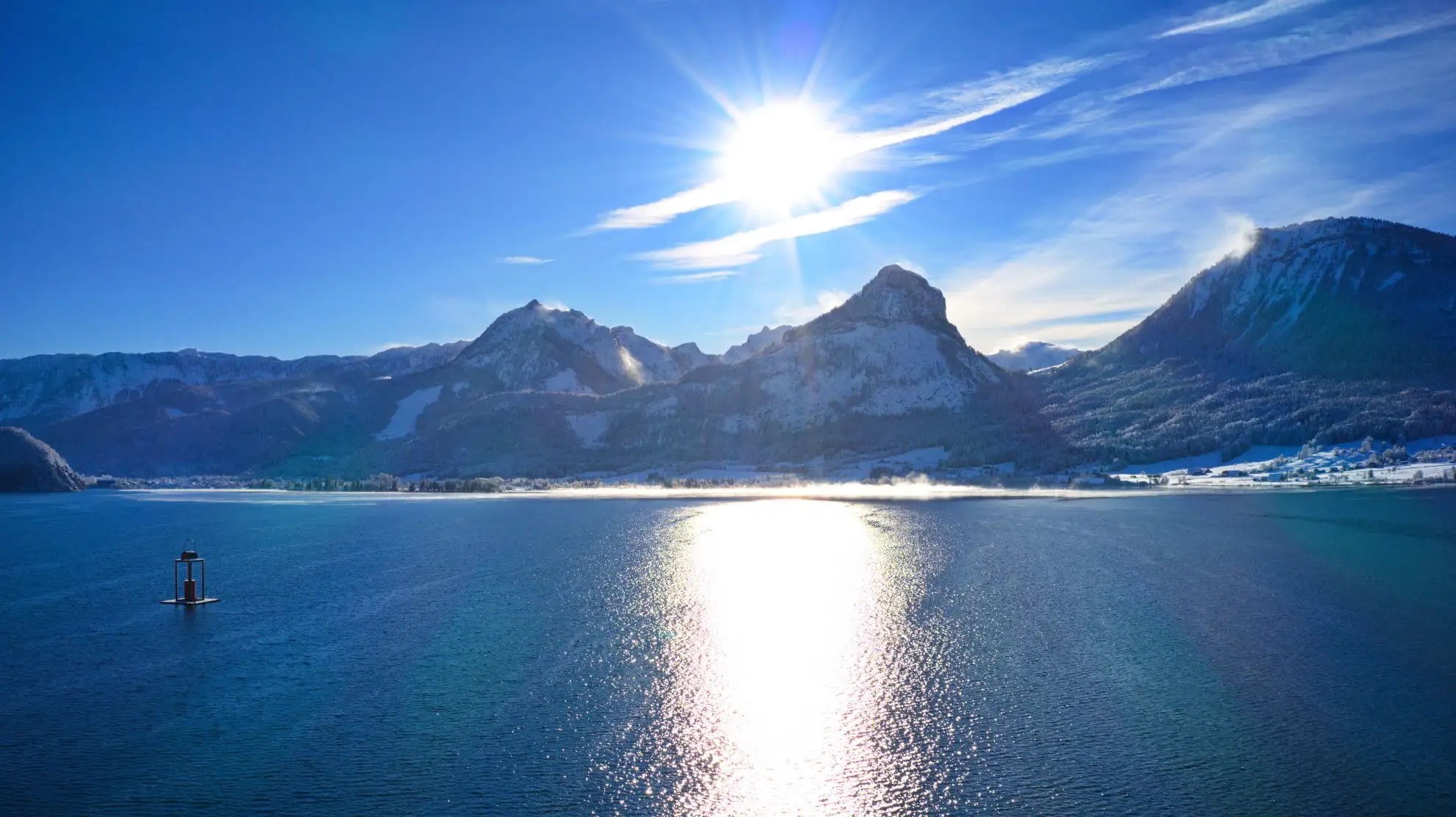 Wolfgangsee im Winter mit verschneiten Bergen – scalaria sunset wing Bed & Breakfast im Advent