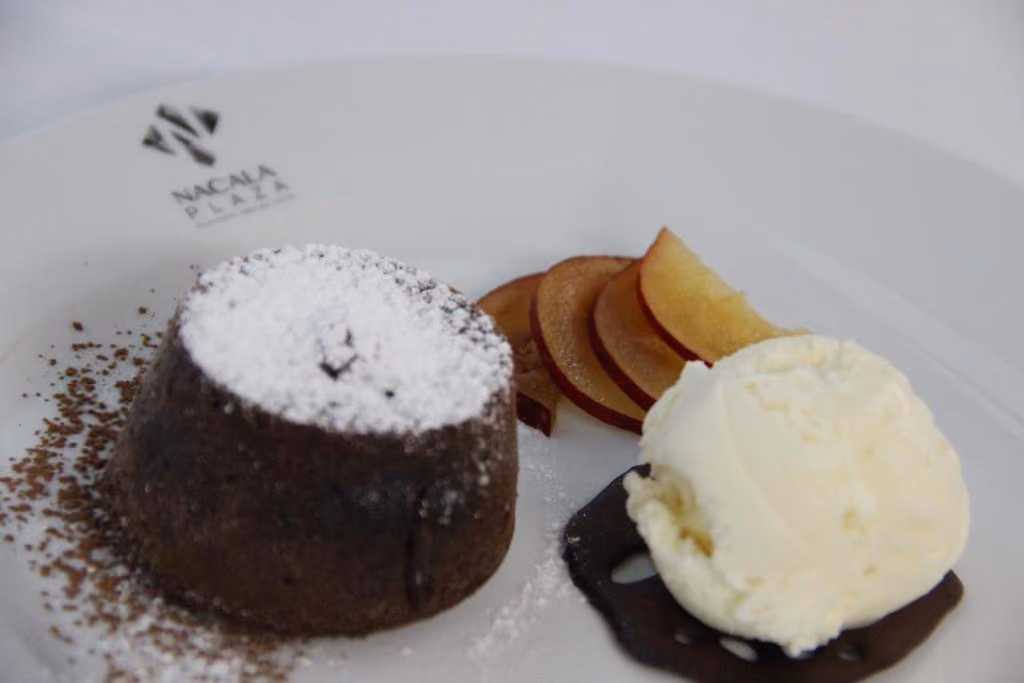 Petit gateau servido no restaurante do Nacala Plaza Business Design Hotel