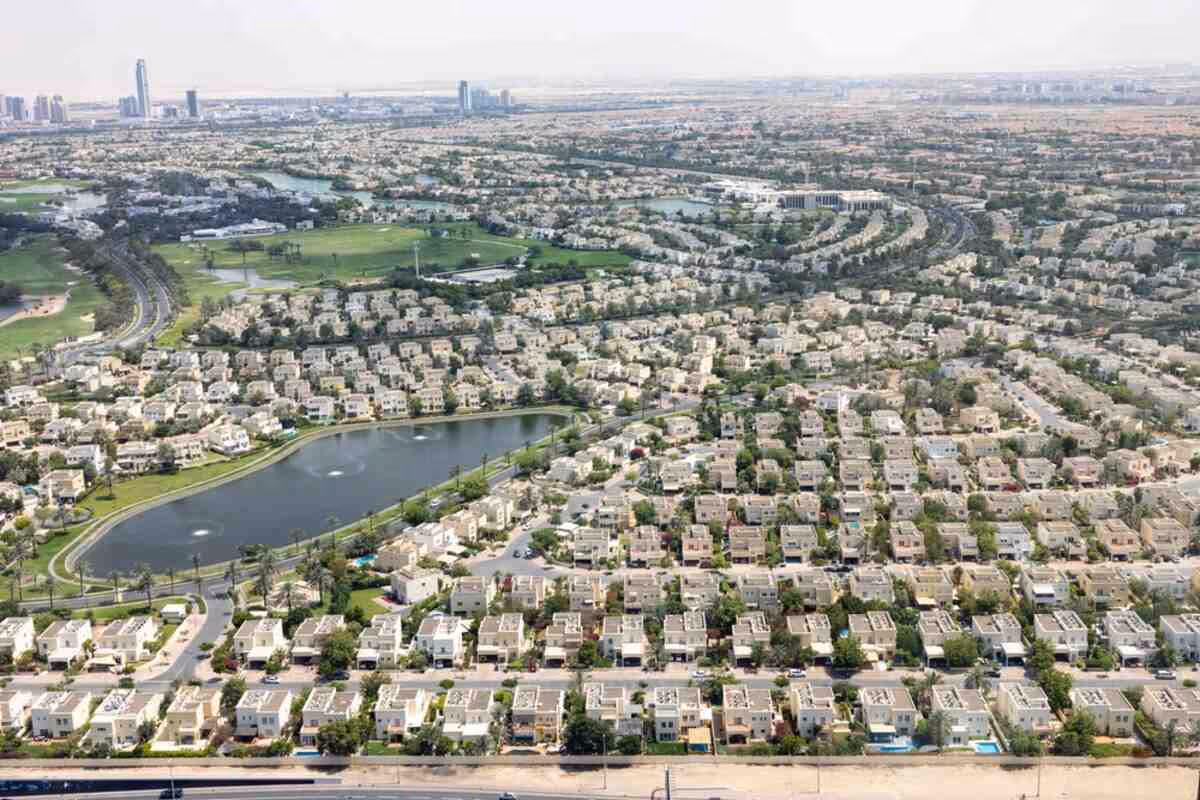 Emirates Hills: Ultimate Visitor’s Guide to Luxury and Leisure