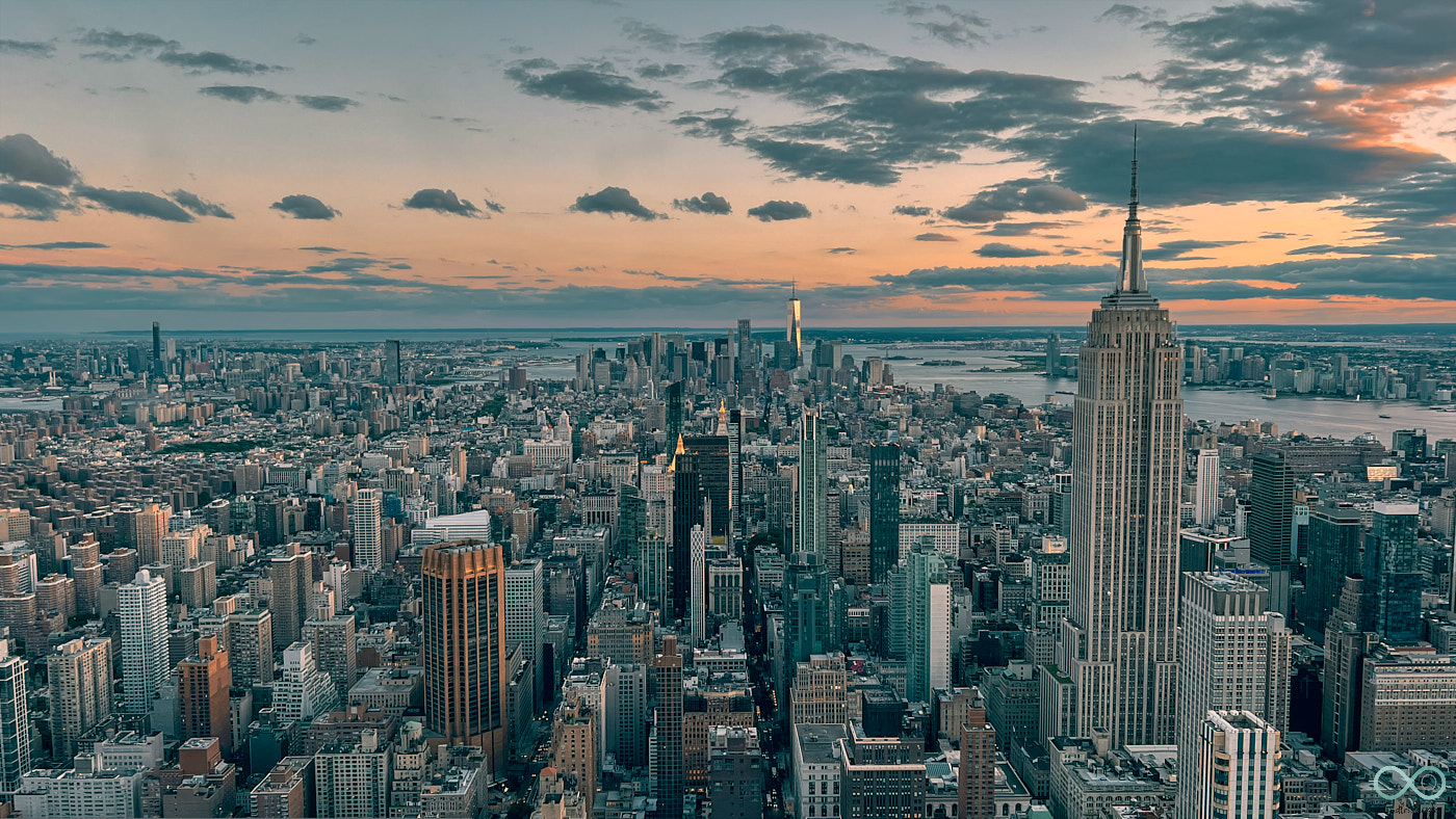New York City Skyline mit Brooklyn Bridge und Blick auf Manhattan