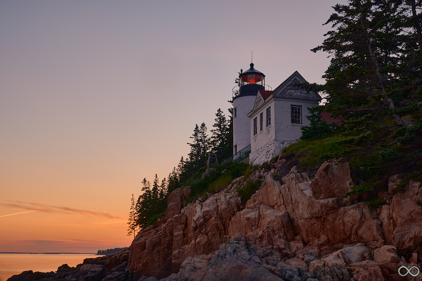 Acadia Nationalpark Maine – Felsige Atlantikküste mit Herbstwald
