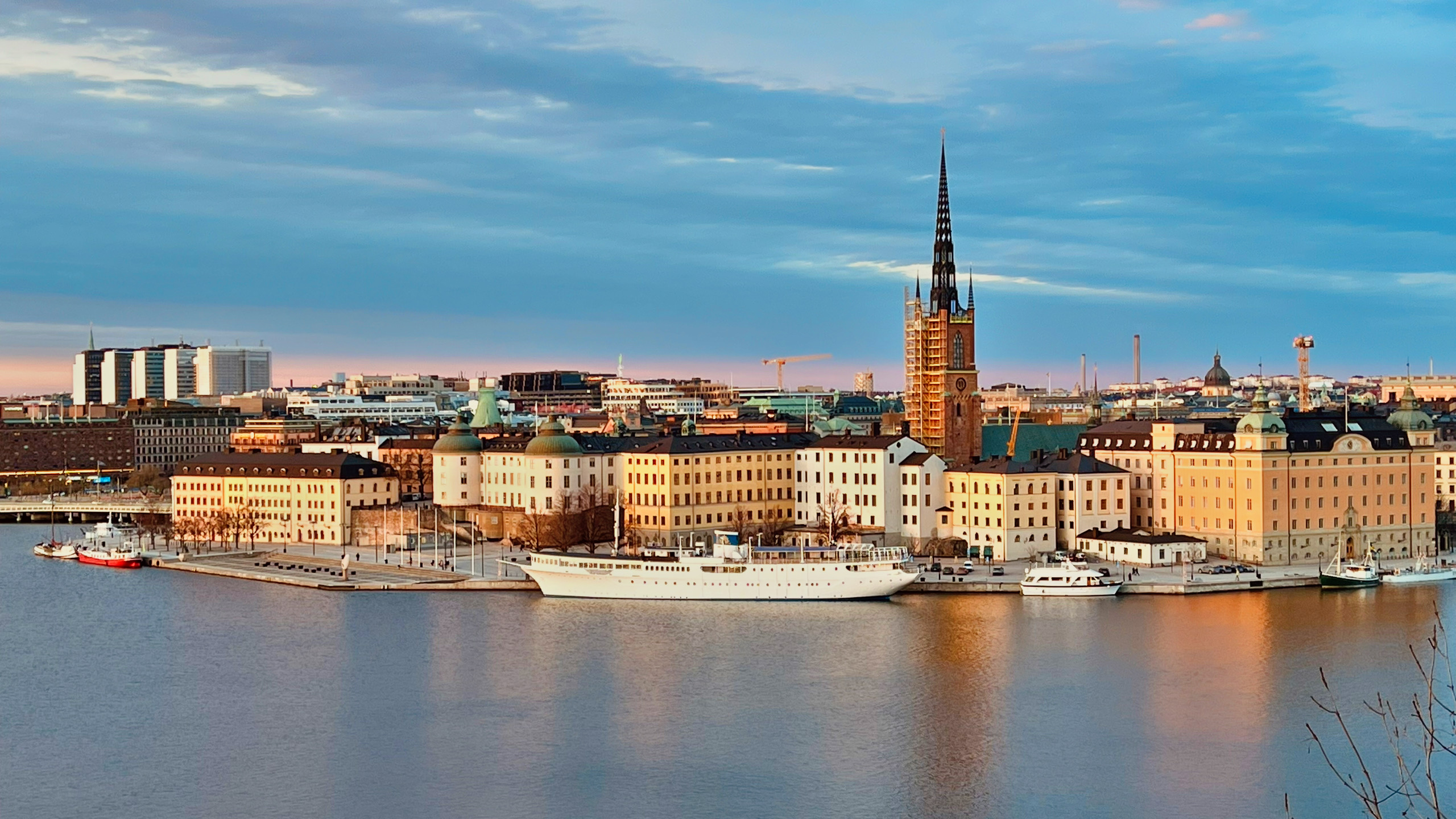 Stockholm Panorama im Abendlicht, Blick vom Monteliusvägen
