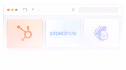 Interface de sélection d'outils CRM avec intégrations HubSpot, Pipedrive et Mailchimp.