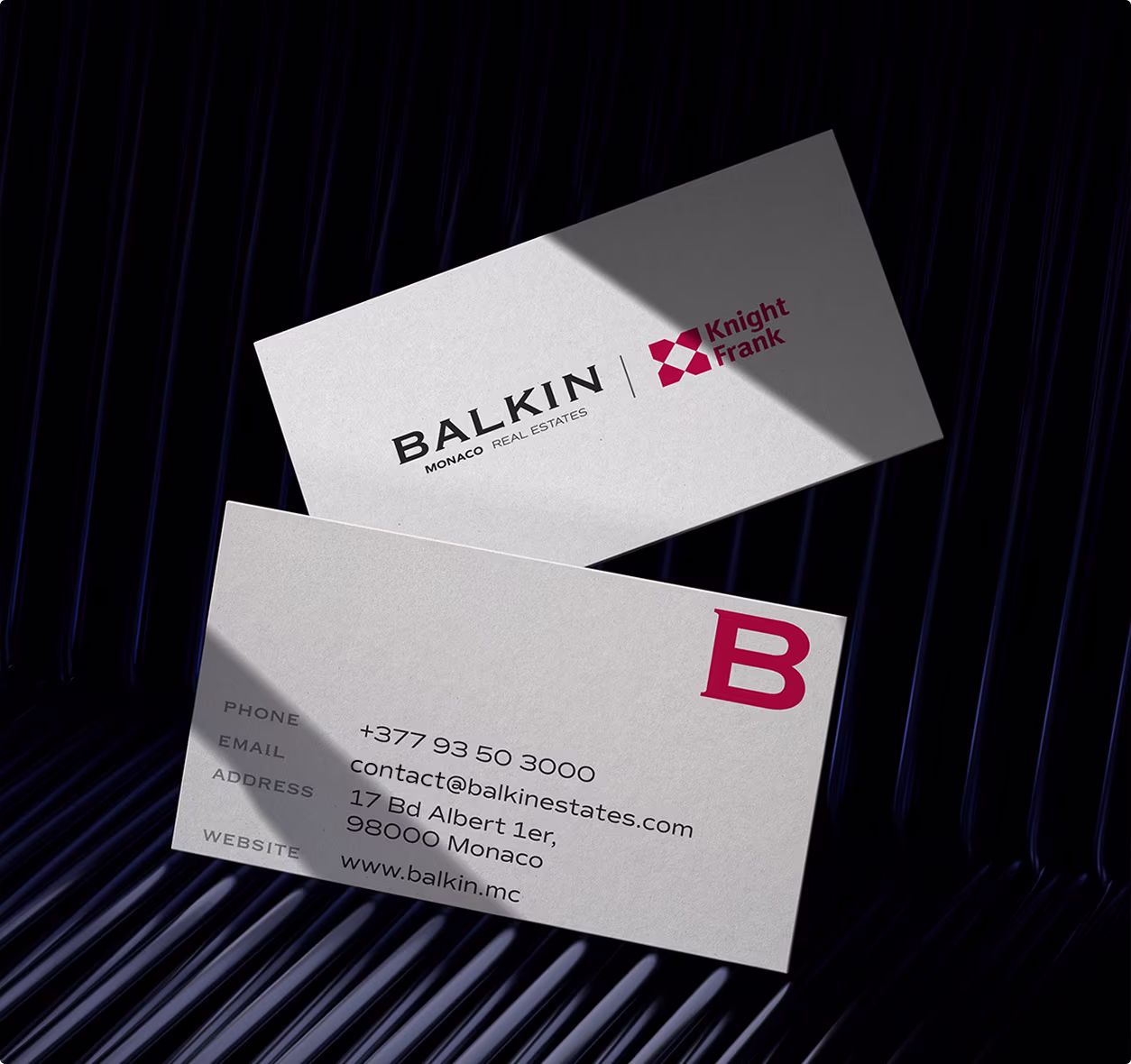 Cartes de visite Balkin Estates sur fond sombre, branding premium Monaco