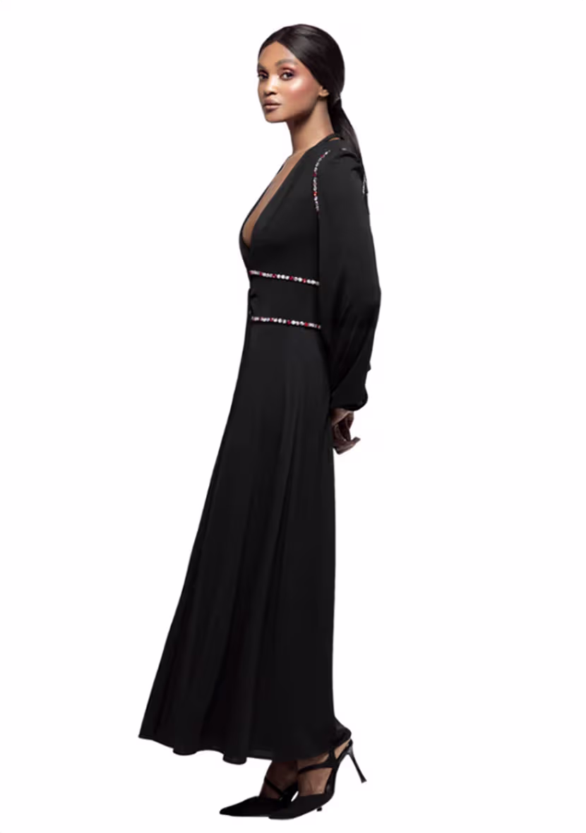 Ziya Shari, robe longue noire à manches longues avec détails dorés, collection sur-mesure