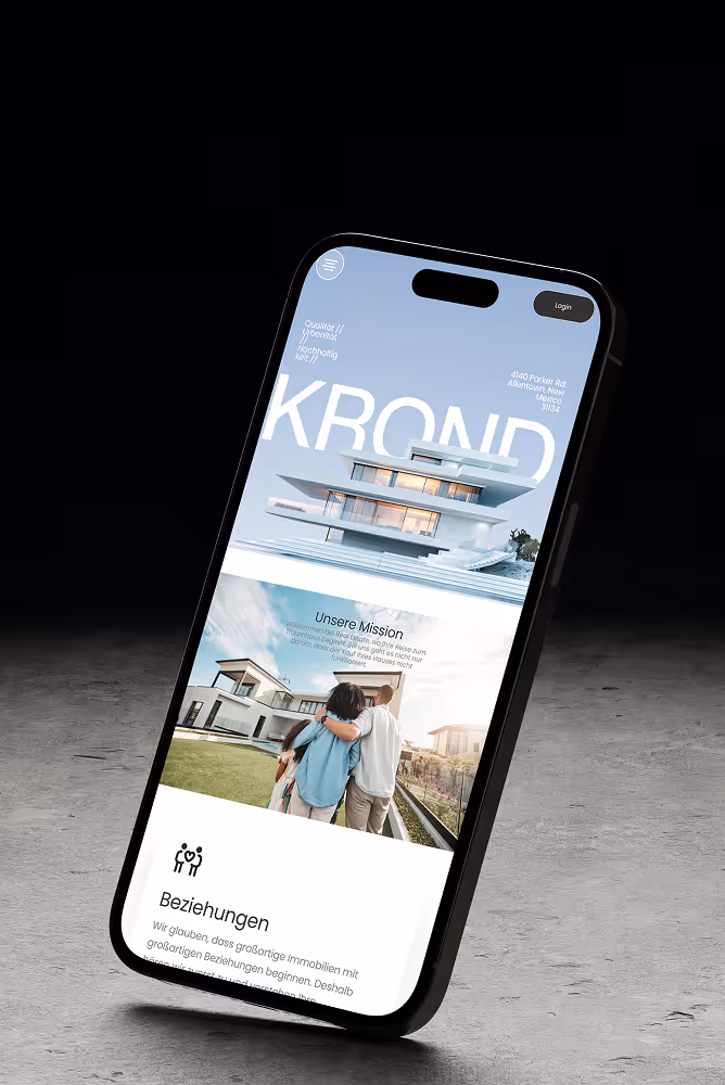 Responsive Immobilien-Website auf einem Smartphone dargestellt. Premium Webdesign und natives Webflow Development für Real Estate.