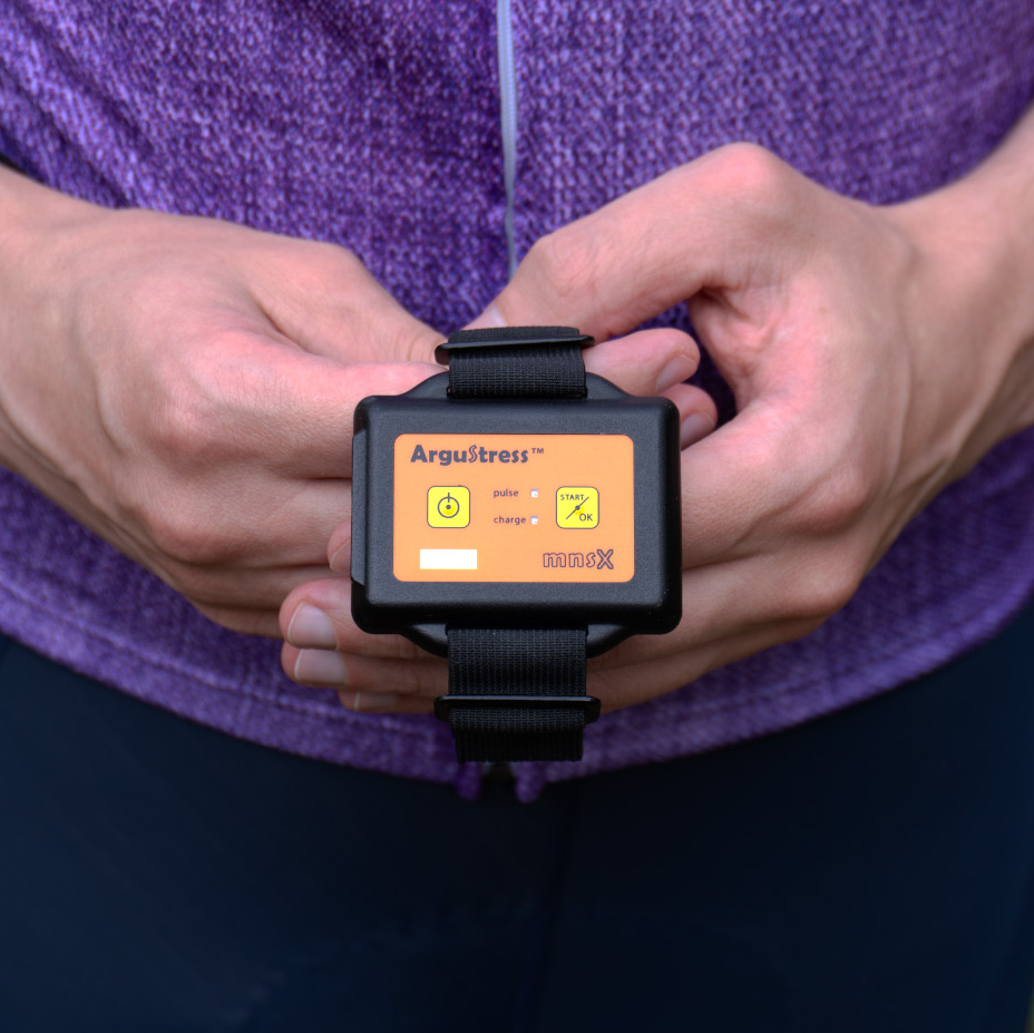 mnsX monitor in hand