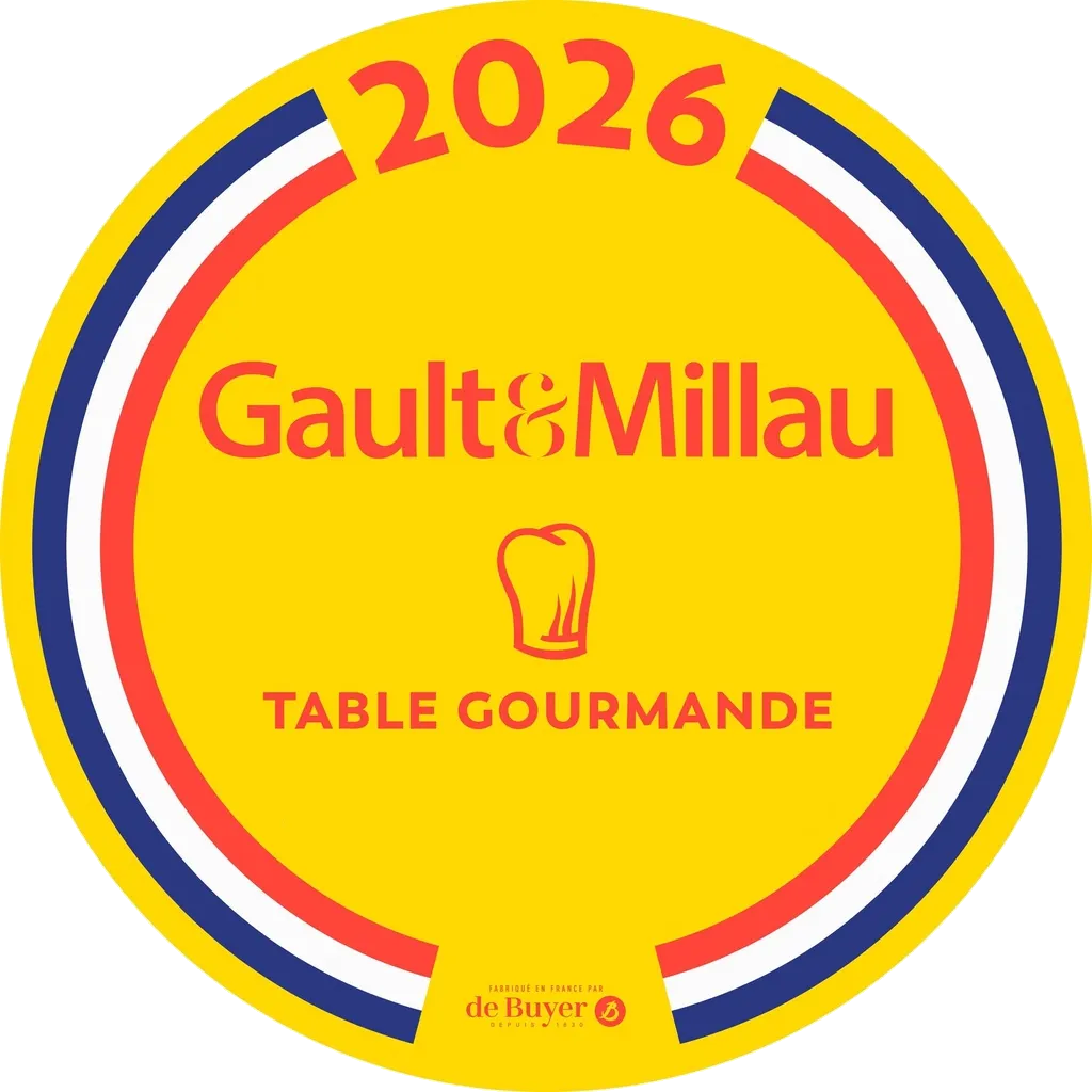 Logo Gault&Millau 2026 Table Gourmande – La Cabane Bauloise, restaurant de plage à La Baule