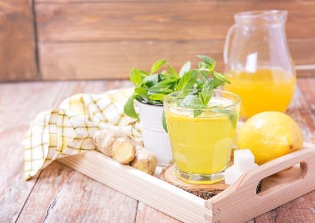 Limonade auf einem Tisch
