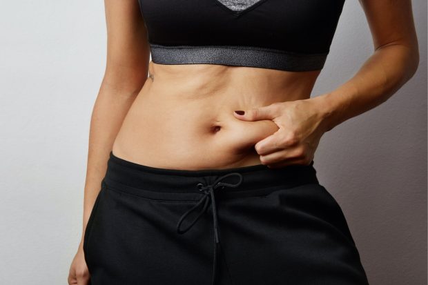 Schlaffe, überschüssige Haut kann die Freude über Erfolge beim Abnehmen schnell bremsen