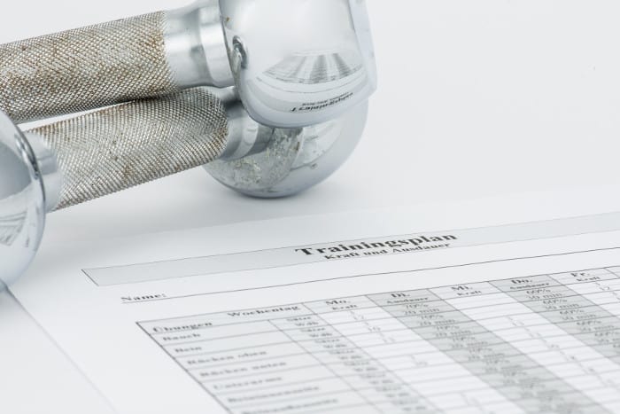 Trainingsplan für Muskelaufbau mit Kurzhanteln