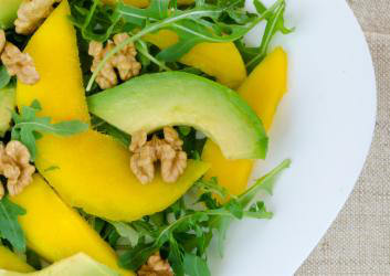 Rucola-Mango-Nuss-Salat