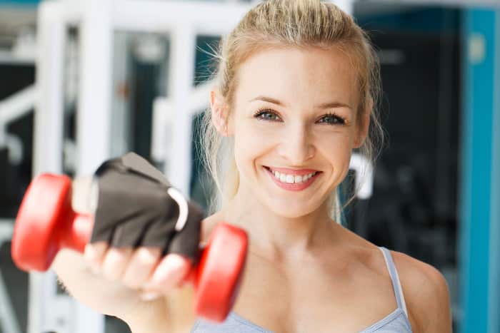 Functional Training Frau mit Hantel