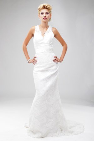 Langes Etui Brautkleid