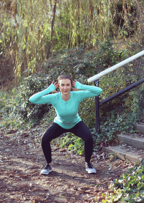 Squats in Kombination mit seitlichem Knieheben