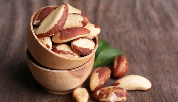 Paranuss - Paranüsse in Holzschale aufgehäuft