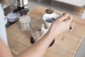 alle Zutaten für den Shake in den Mixer - fertig!