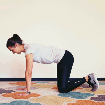 Seitheben Beine Po Übung im Wohnzimmer