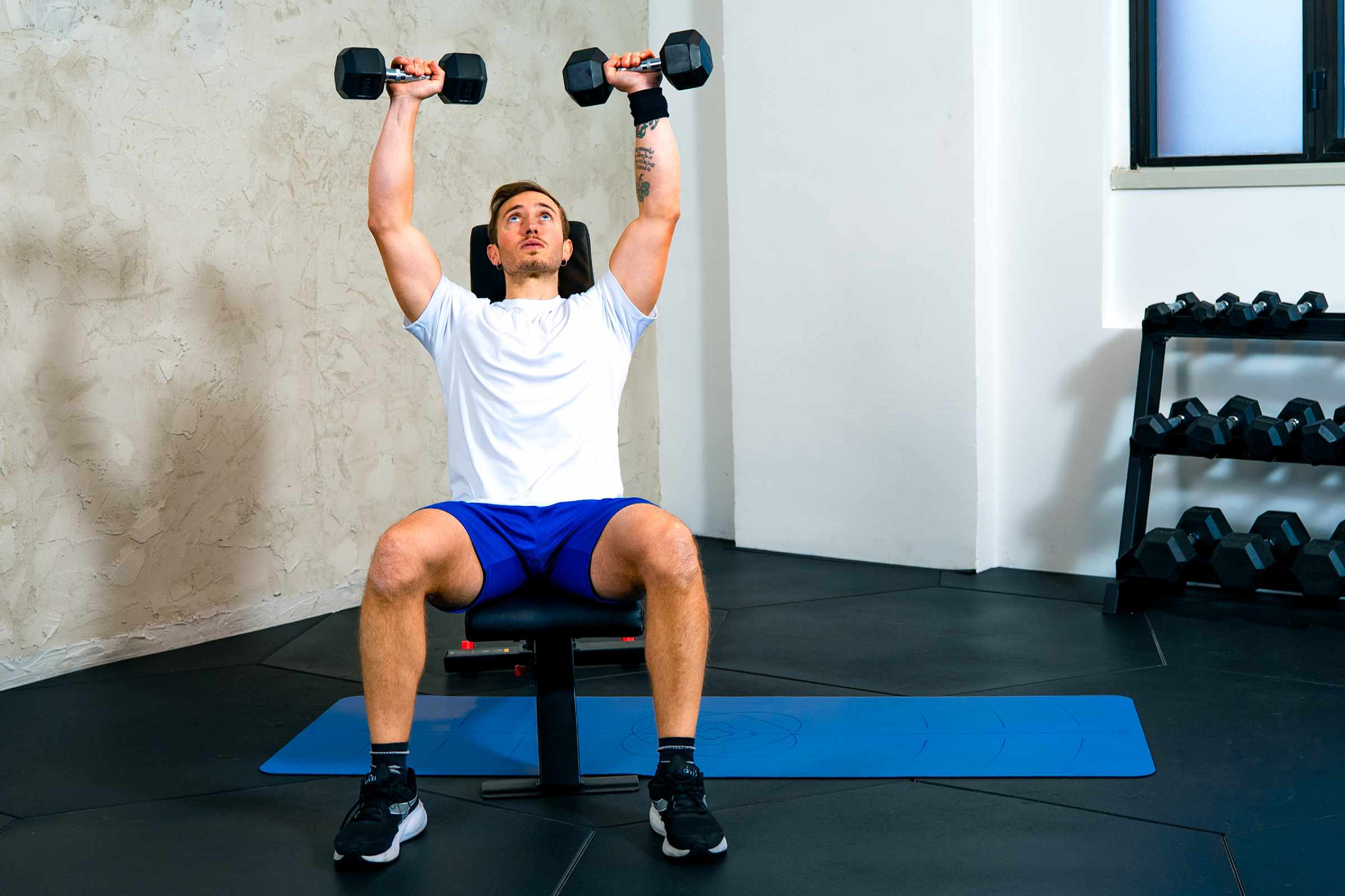 Bank Workout für Bauch und Beine