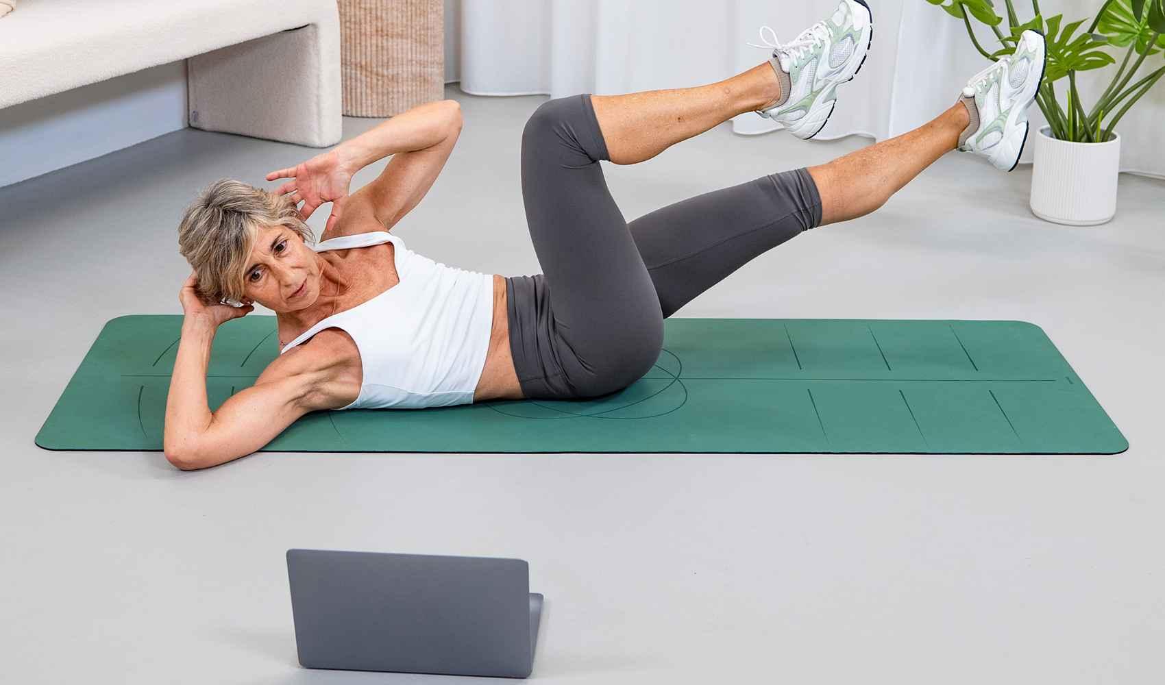 Home Fitness für Frauen die idealen Trainingseinheiten um fit zu bleiben ohne das Haus zu verlassen Home Fitness Haus Übungen Form Fitnessstudio Ausgangsposition Training Fitness Trainingseinheiten Körper Übungen zu tun Aktivität Tipps Übung Sport Bewegung Zirkel ins Fitnessstudio gehen Freizeit Schulterbreite fit bleiben Alternative Artikel Verstand Menschen Bedarf Jahreszeit alle Leben Arme Druck Vorteile Beine beugen Ausrüstung Vorteile Ausrüstung Muskeln Beine Gesundheit Wirbelsäule Platz Rücken Bauchmuskeln Grund Gymnastik Kniebeugen Gesäß Knie Verspannungen Rücken überextendieren Position Stil Wohlbefinden Muskulatur Schultern Boden Gewohnheiten sitzen ein bisschen Hände besonder Plätze Platz Ausgangsposition Maschinen Teil Organismus Gelenke Verfügung Routine Alter Niveau Ausreden Schmerzen Arbeit Weise Ausdauer Stile Ausführung Füße