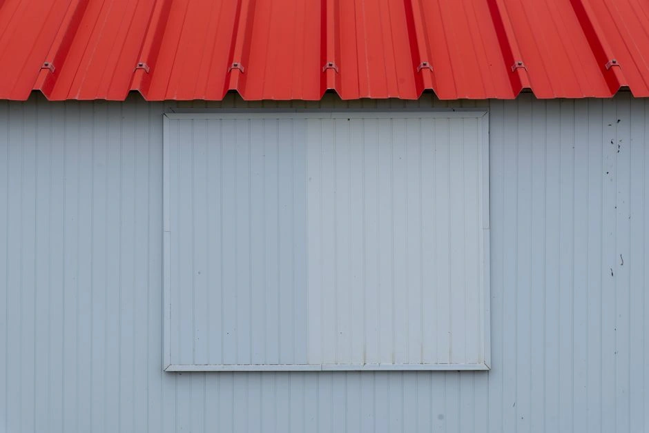 A modern metal roof in Southern Oregon expertly shedding a heavy layer of winter snow - is a metal roof worth the extra cost A modern metal roof in Southern Oregon expertly shedding a heavy layer of winter snow - is a metal roof worth the extra cost
