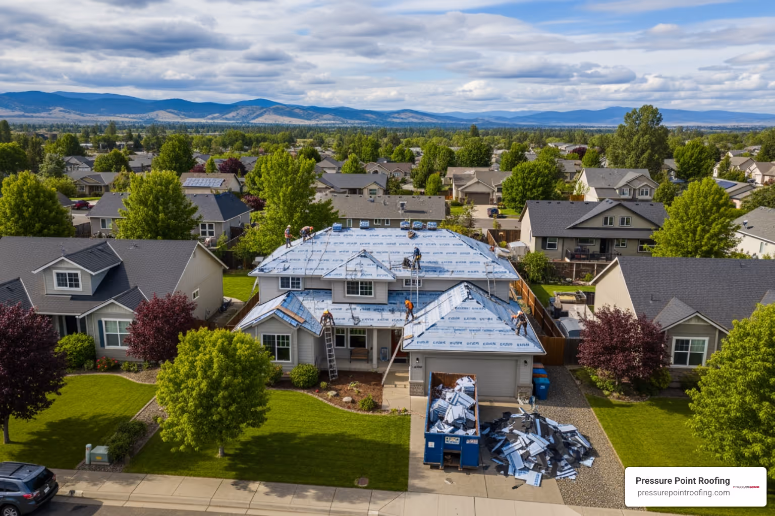 Infographic showing 5 key signs your Eagle Point roof needs replacement: 1) Roof age over 20 years, 2) Curling, cracked, or missing shingles, 3) Granule loss in gutters or bald spots on shingles, 4) Water stains on ceilings or walls, 5) Sagging roofline or visible structural issues - roof replacement in eagle point, or
