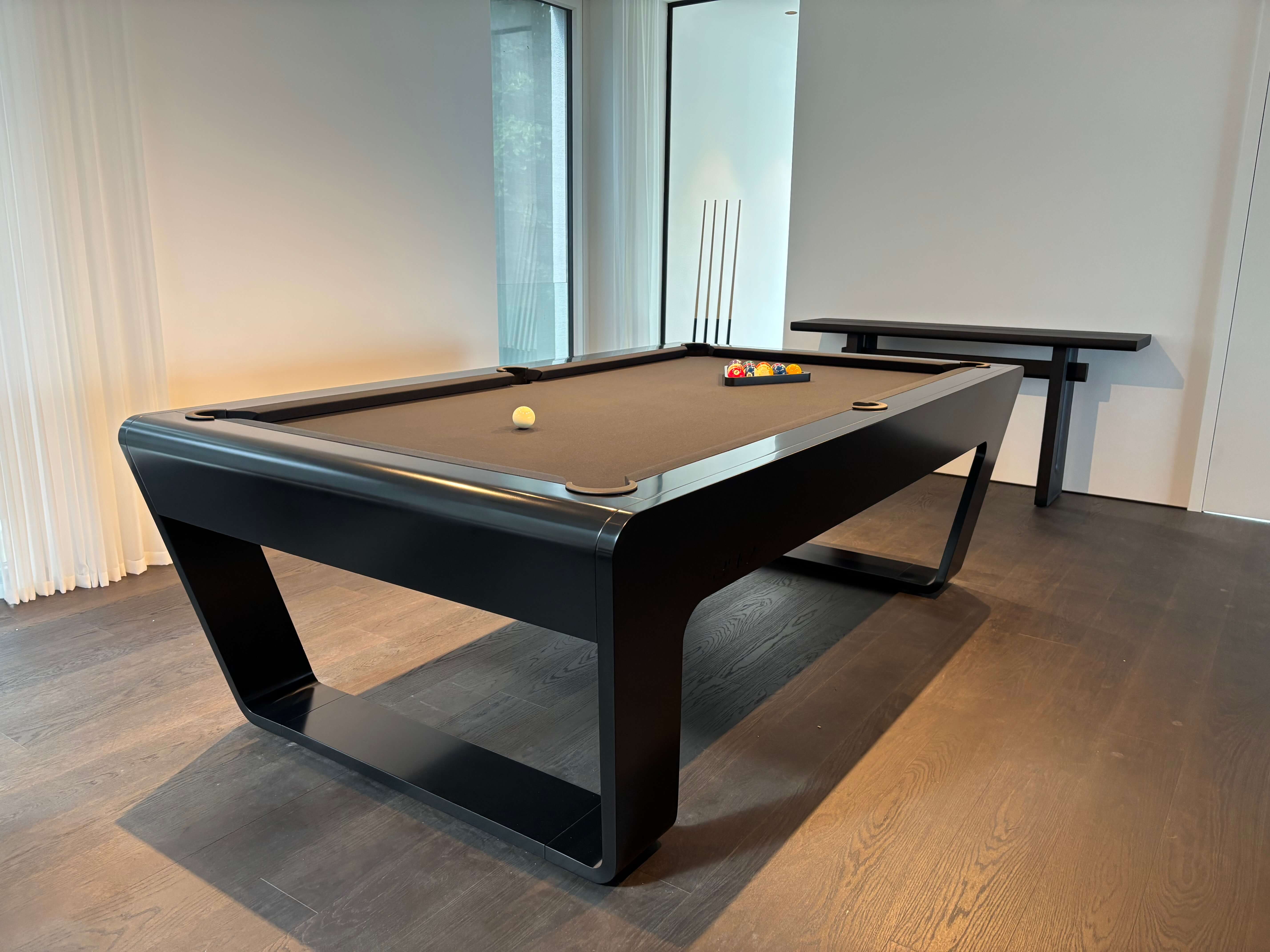 Moderner Design Billardtisch 247 by Studio F.A. Porsche in schwarz