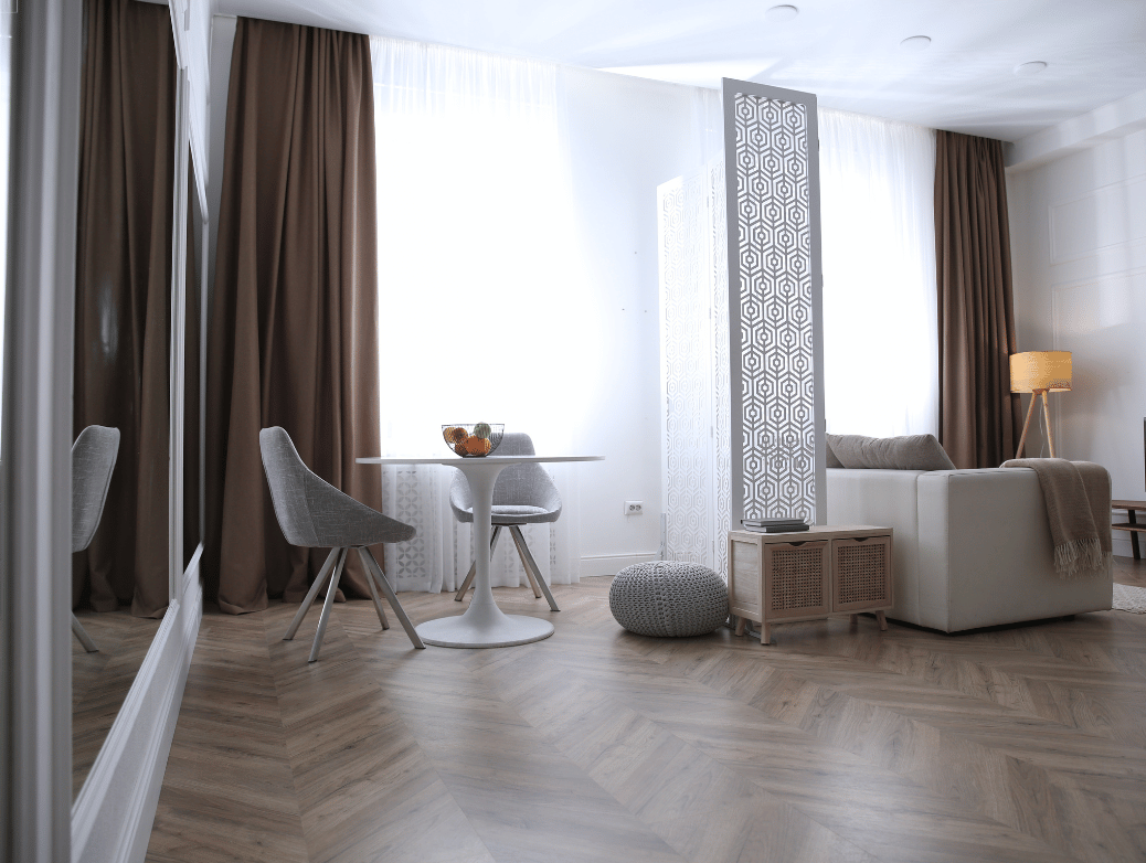 Wohnzimmer mit professionellem und schönem Parkett von Kevin Gärtner in Hamburg