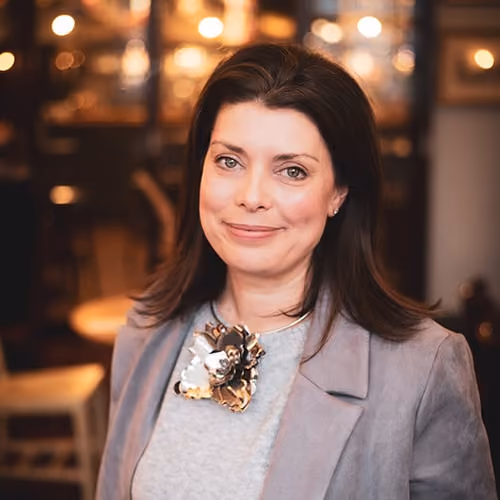 Julie Gingell, Managing Director