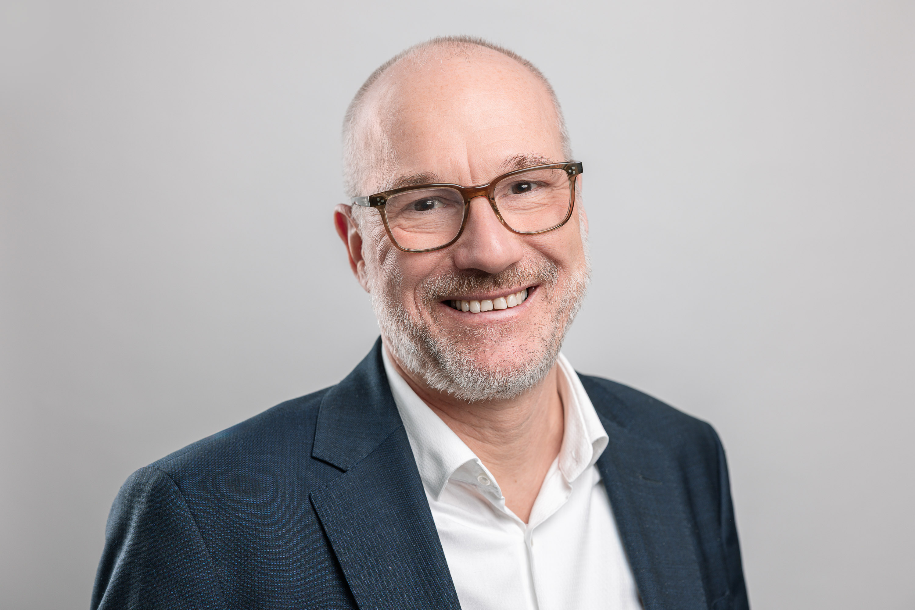 Portrait Mann mit Brille