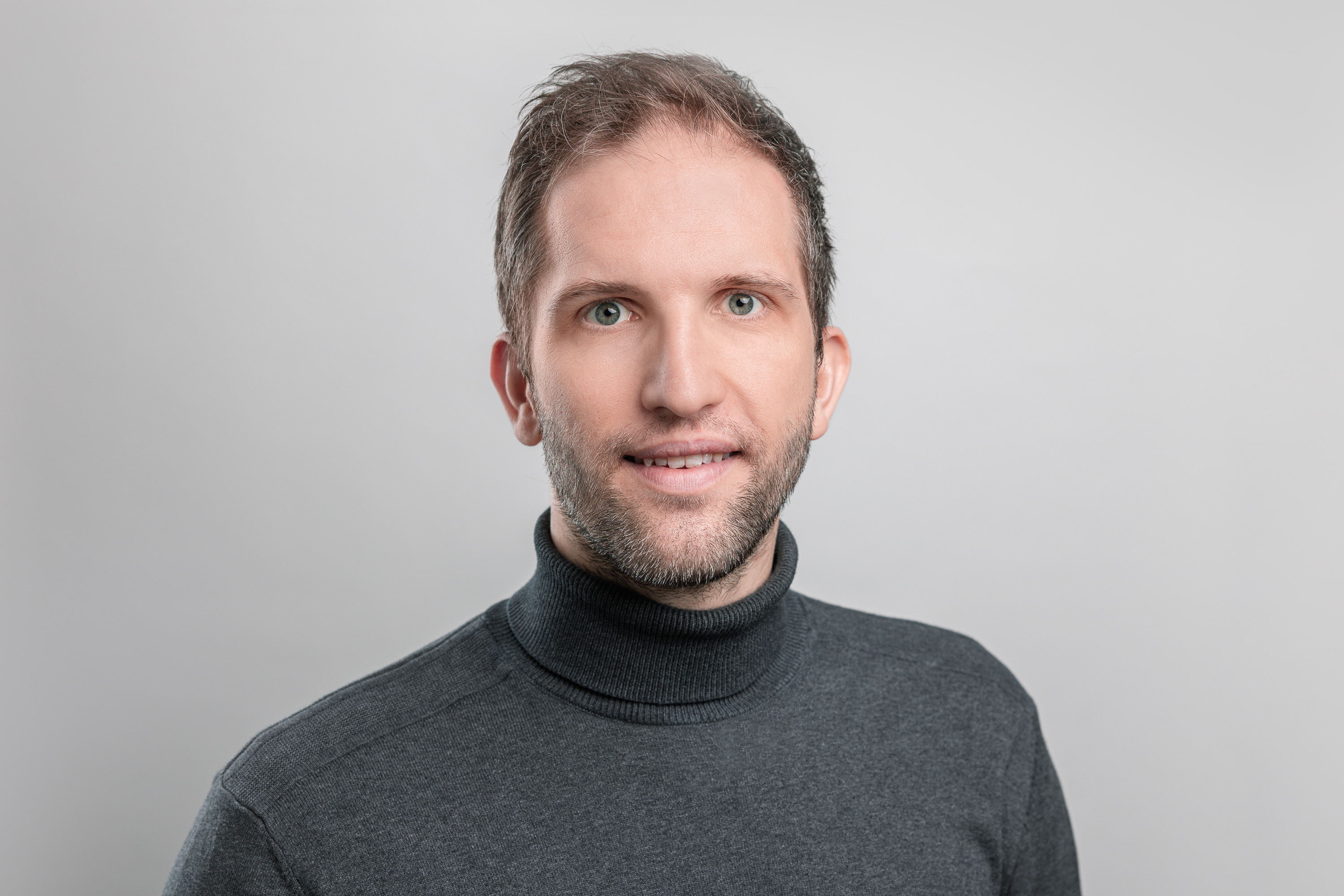 Portrait Mann mit Rollkragen