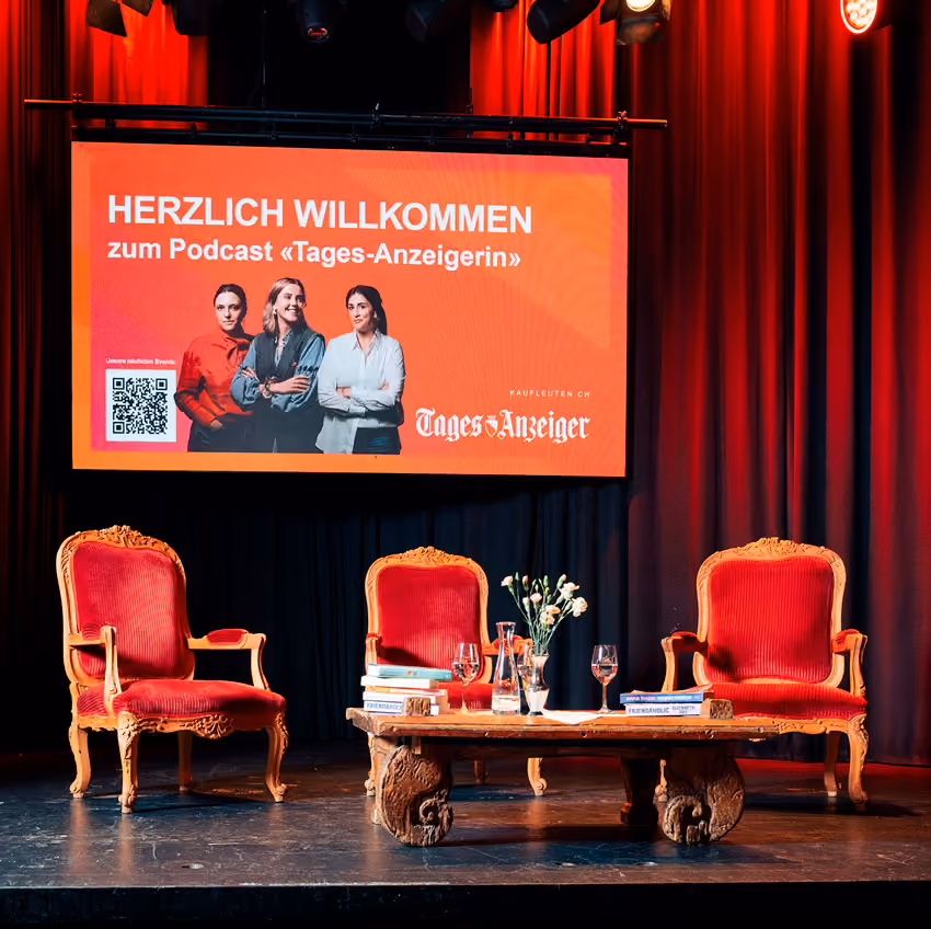 annik-hosmann-podcast-Tages-Anzeigerin-bühne