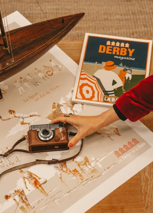 Ambiance rétro aux Cimes Bleues : souvenirs et jeux pour un service en famille unique dans votre hôtel au bord de mer et hôtel spa.