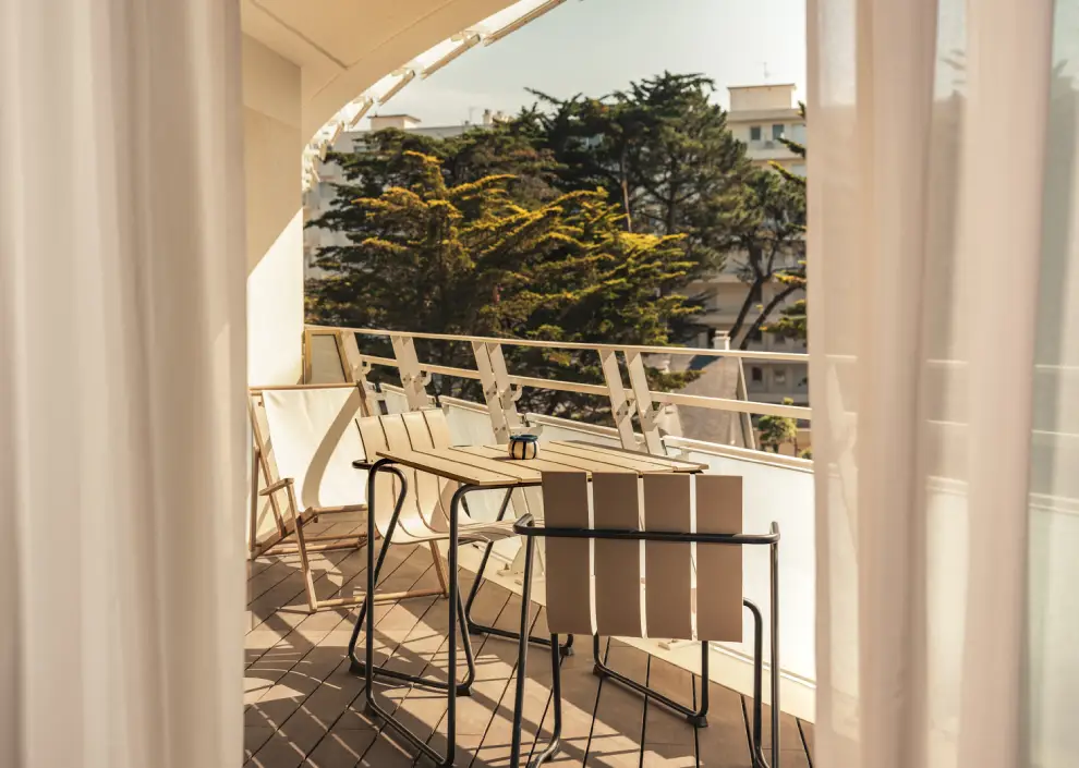 A bohemian vibe at Les Cimes Bleues: textiles featuring ikat patterns and natural dyes to enhance the comfort of your seaside hotel rooms and suites, as well as your spa hotel.