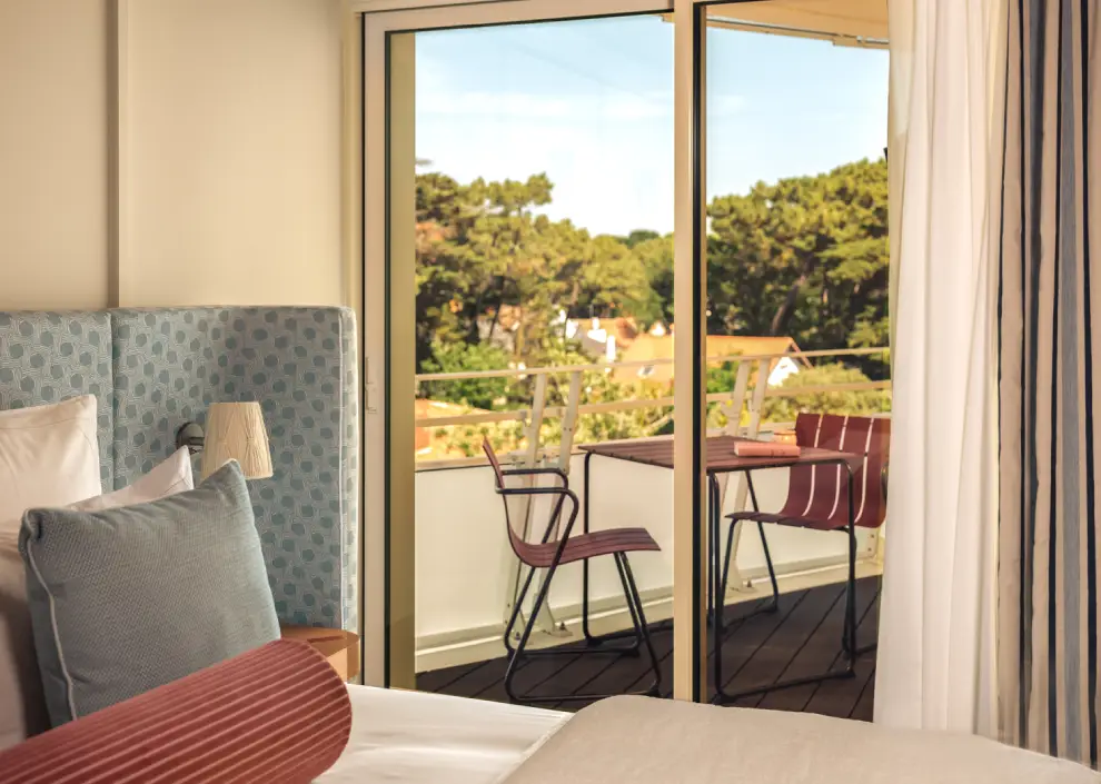 A bohemian vibe at Les Cimes Bleues: textiles featuring ikat patterns and natural dyes to enhance the comfort of your seaside hotel rooms and suites, as well as your spa hotel.