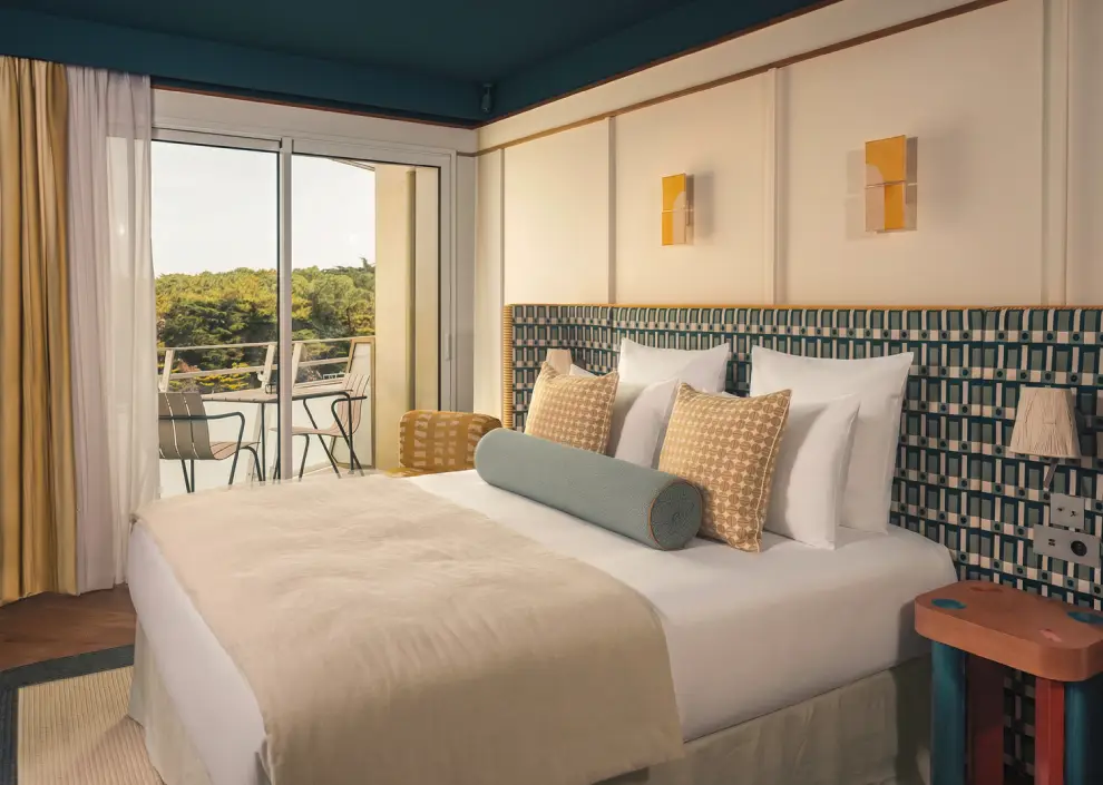 A bohemian vibe at Les Cimes Bleues: textiles featuring ikat patterns and natural dyes to enhance the comfort of your seaside hotel rooms and suites, as well as your spa hotel.