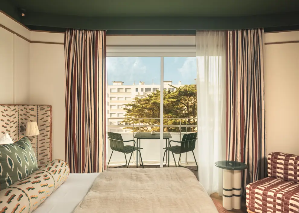 A bohemian vibe at Les Cimes Bleues: textiles featuring ikat patterns and natural dyes to enhance the comfort of your seaside hotel rooms and suites, as well as your spa hotel.