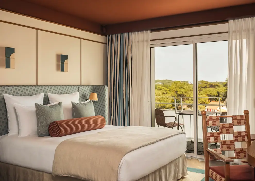 A bohemian vibe at Les Cimes Bleues: textiles featuring ikat patterns and natural dyes to enhance the comfort of your seaside hotel rooms and suites, as well as your spa hotel.